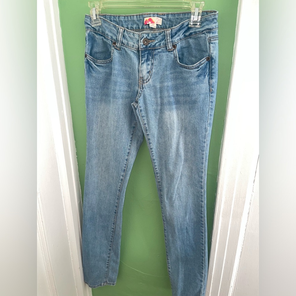 Light wash skinny jeans